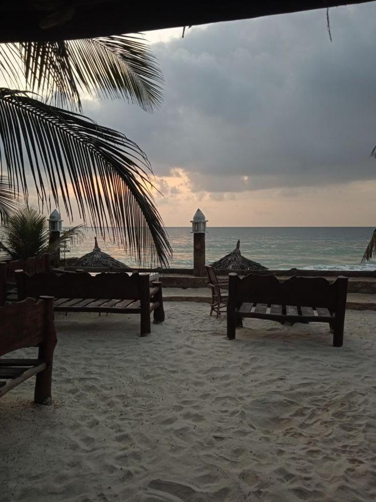 Tiwi Beach Resort & Spa Mombassa Buitenkant foto