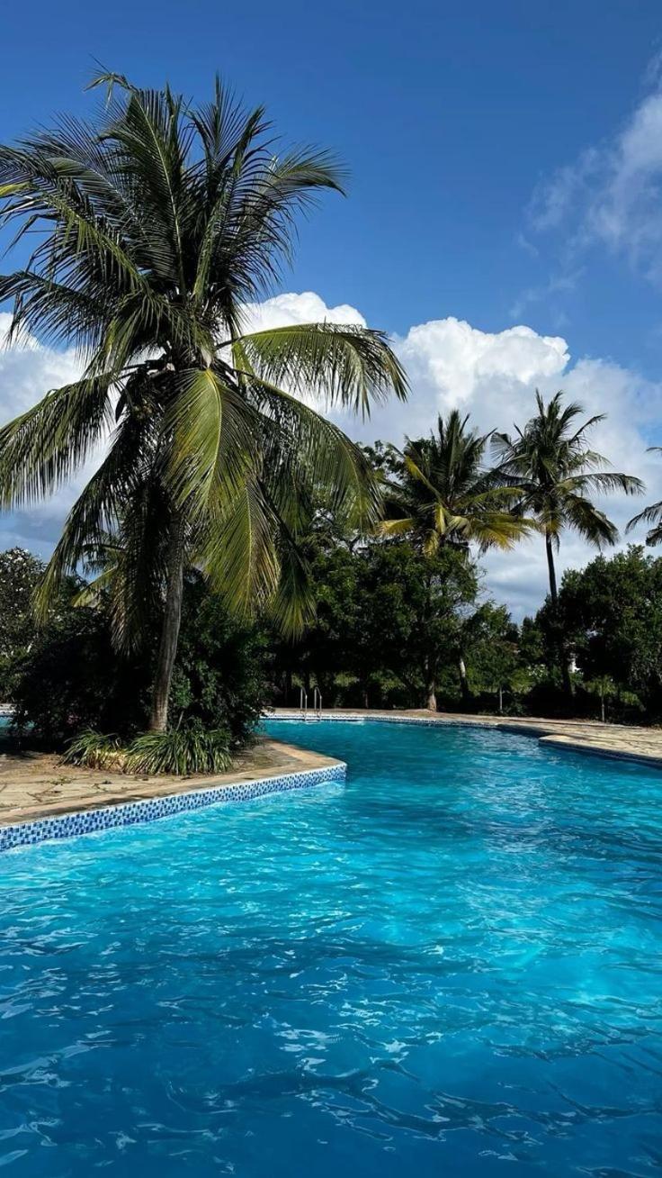 Tiwi Beach Resort & Spa Mombassa Buitenkant foto